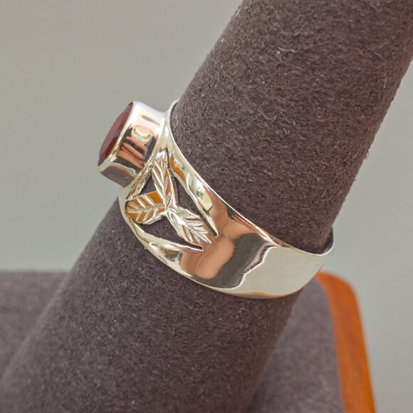 Sterling Silver Leaf Band Ring with Ruby – Bezel Set Oval Stone, Size 8.25 - Picture 4 of 9